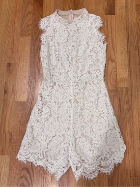 Hidden Label Ivory Floral Lace Romper Size Small - Like New!